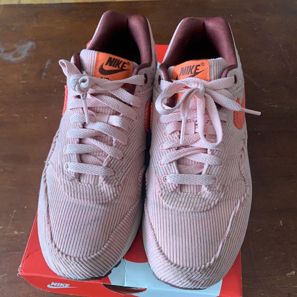 Coral Nike Air Max
